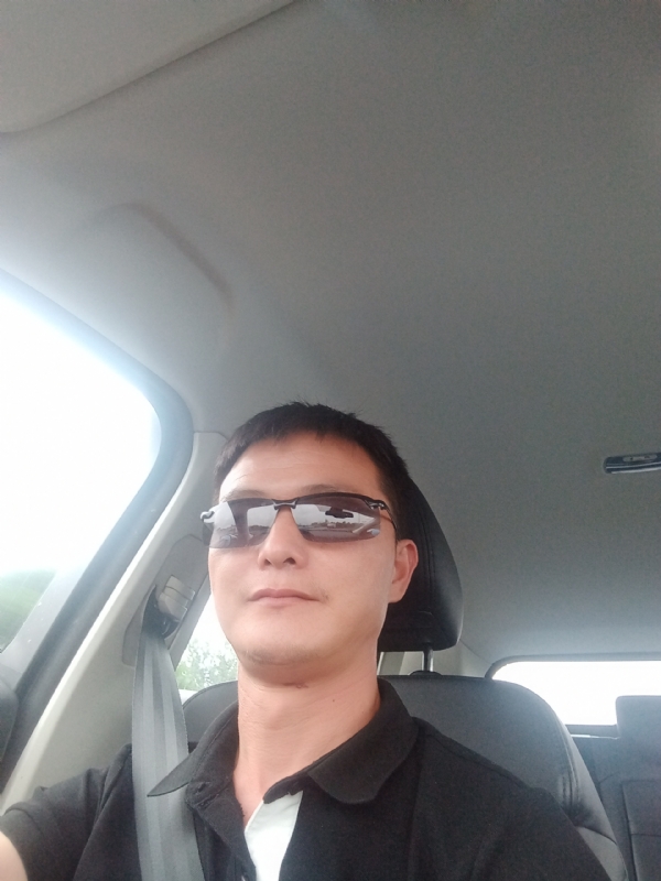 孤独的男人的第一张照片--南昌相亲服务中心