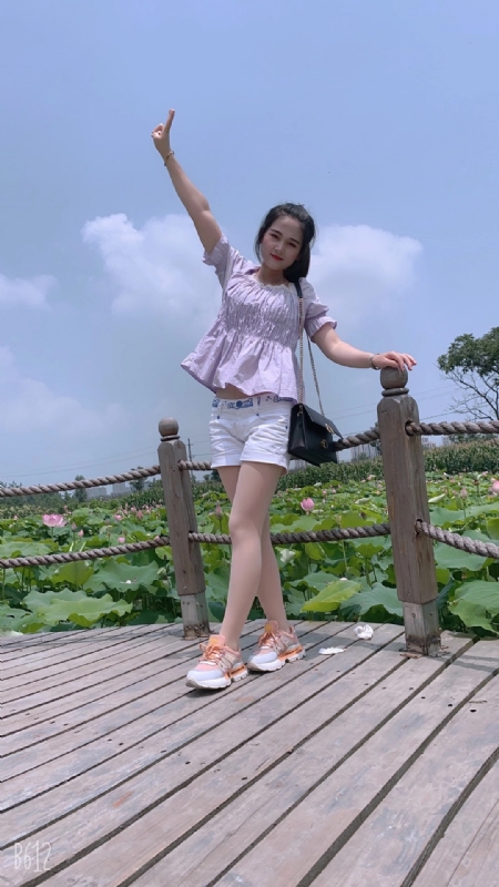 秋水伊人的第一张照片--南昌相亲服务中心