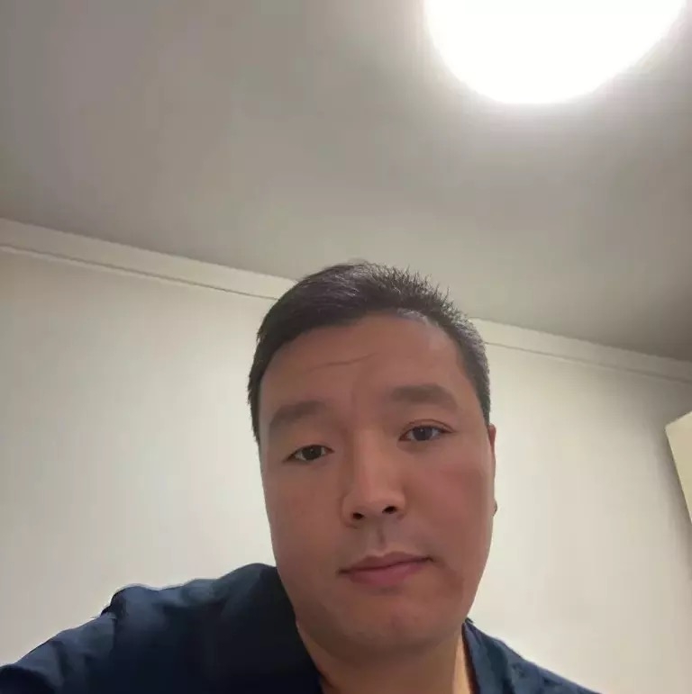 穿唐装的松鼠的第一张照片--南昌相亲服务中心