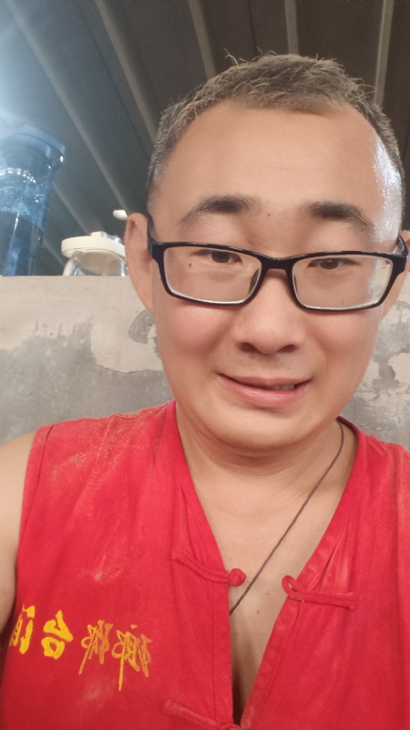 黑黑一笑的第二张照片--南昌相亲服务中心
